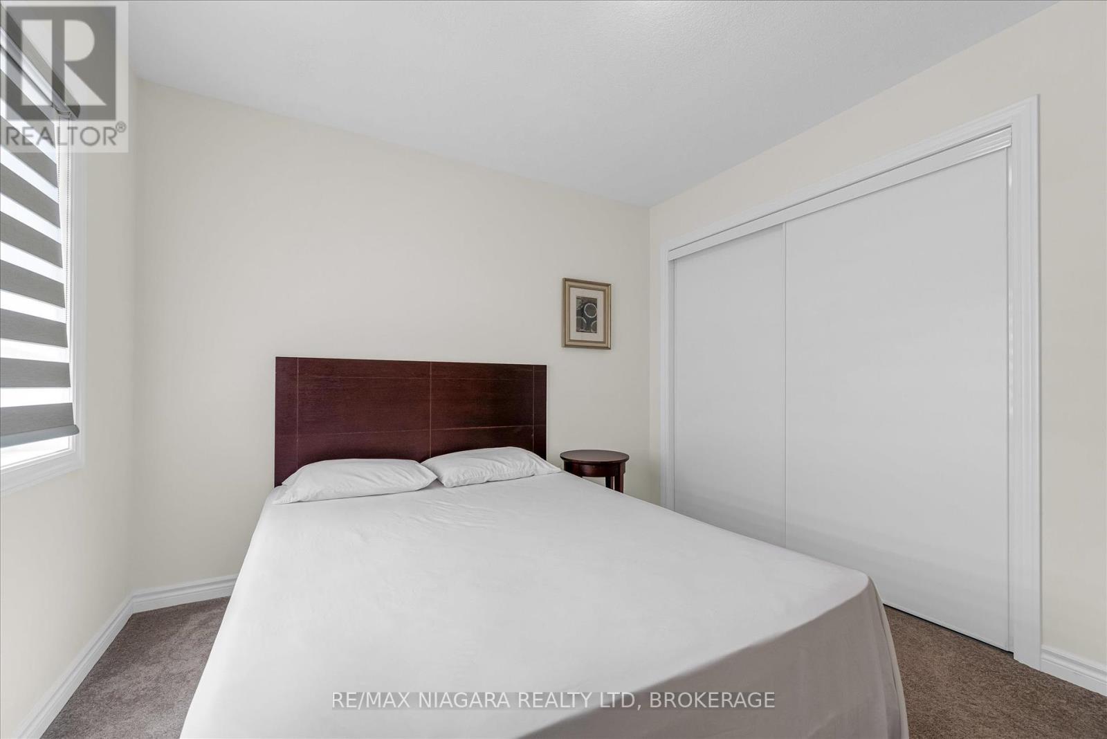 Photo 10 of 22 Peach Street, Thorold ON