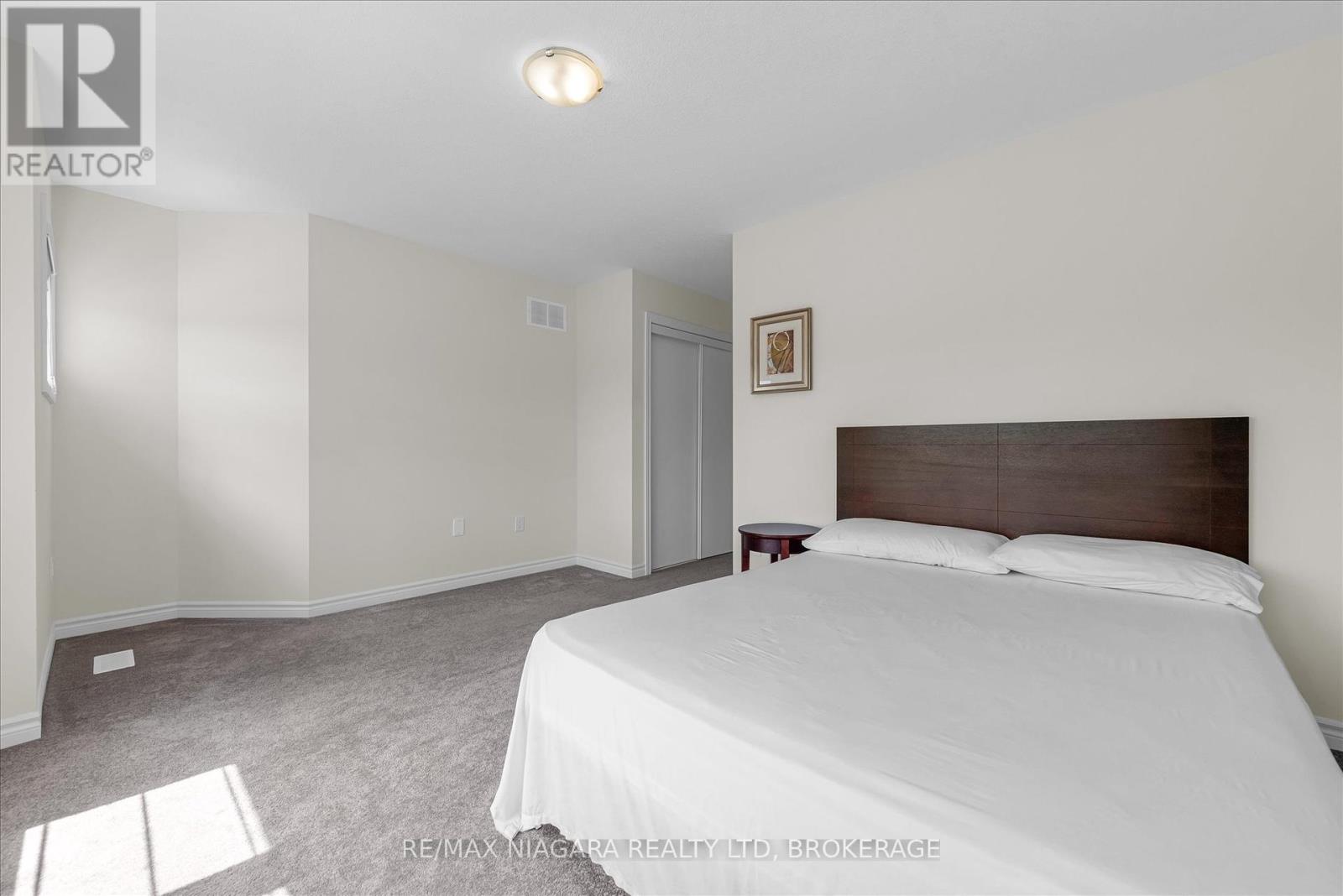 Photo 35 of 22 Peach Street, Thorold ON