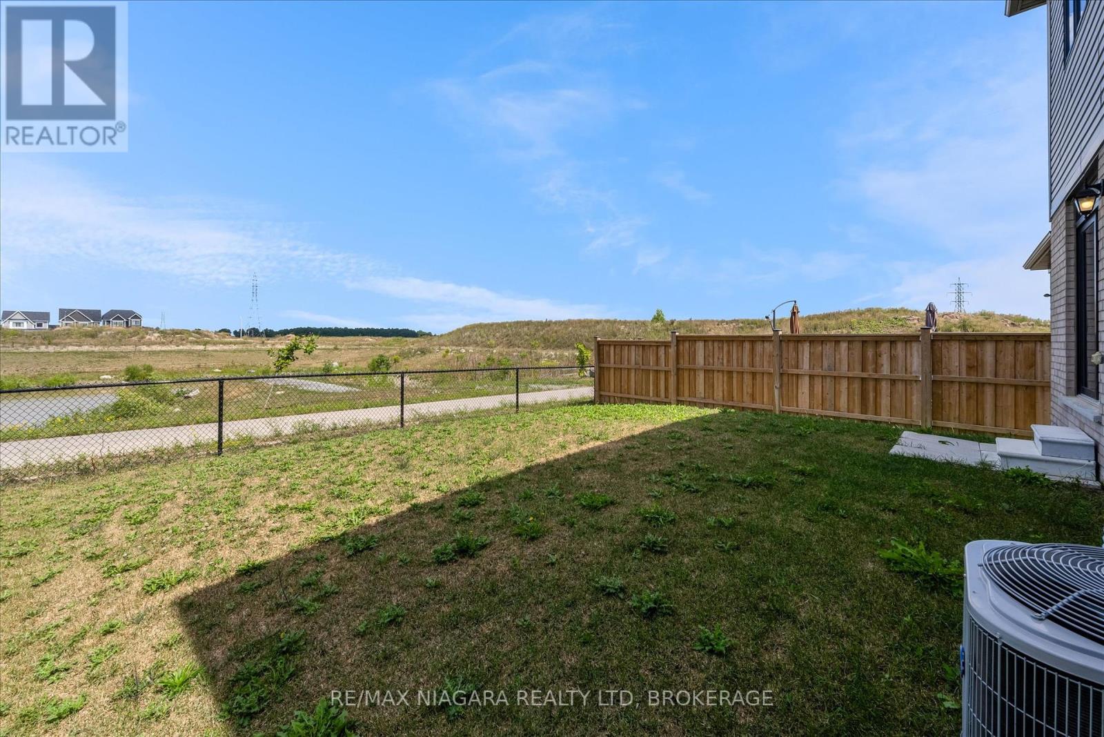 Photo 1 of 22 Peach Street, Thorold ON