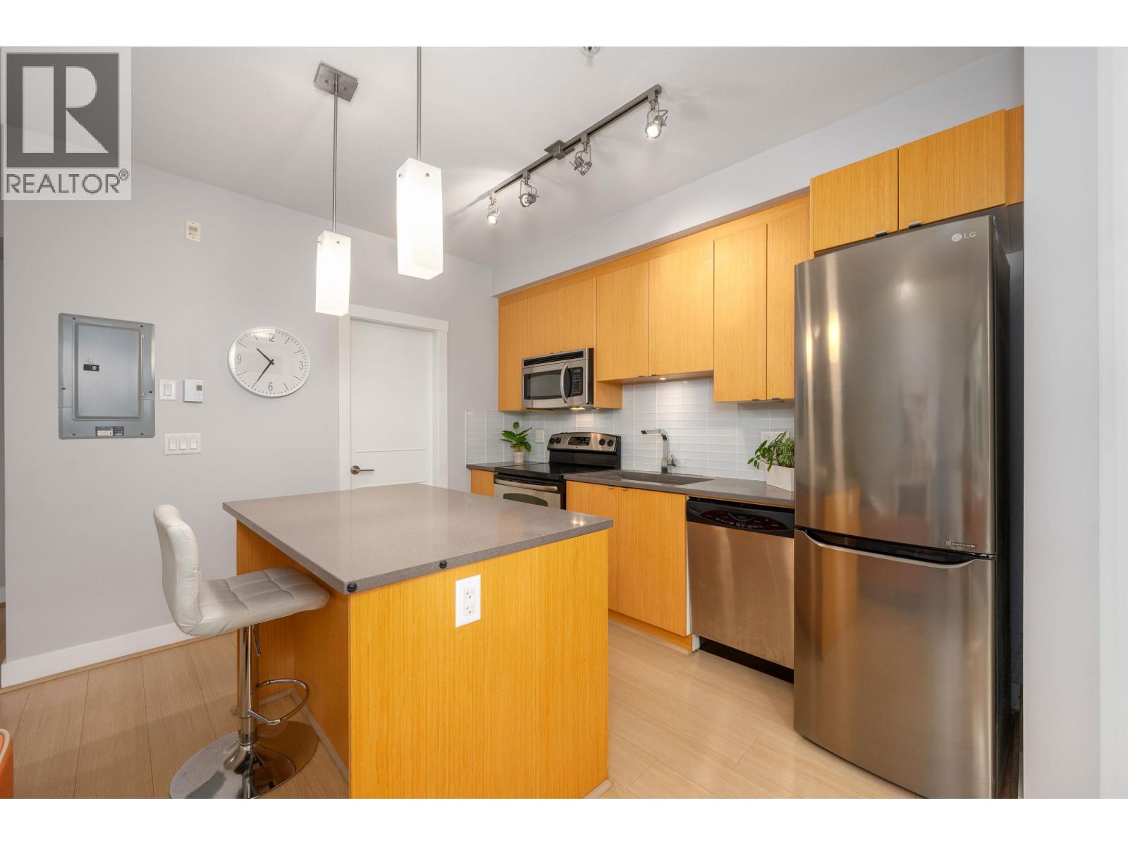 Photo 10 of 115 735 W 15th Street, North Vancouver BC