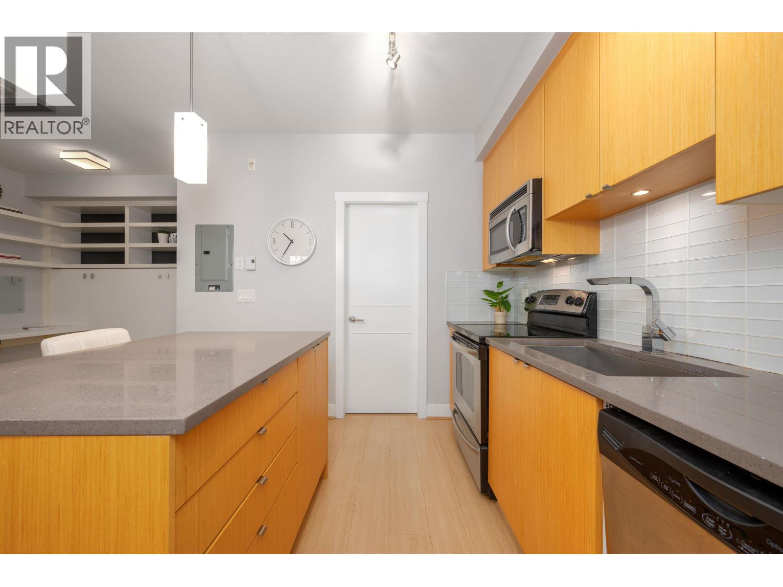 Photo 11 of 115 735 W 15th Street, North Vancouver BC