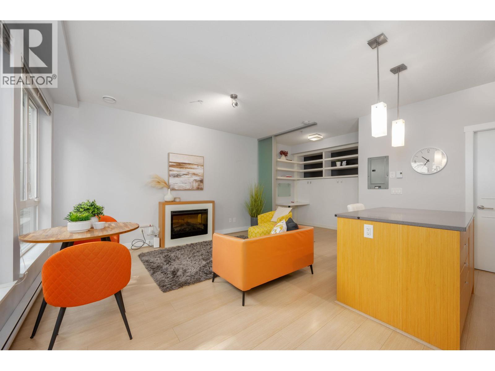 Photo 2 of 115 735 W 15th Street, North Vancouver BC