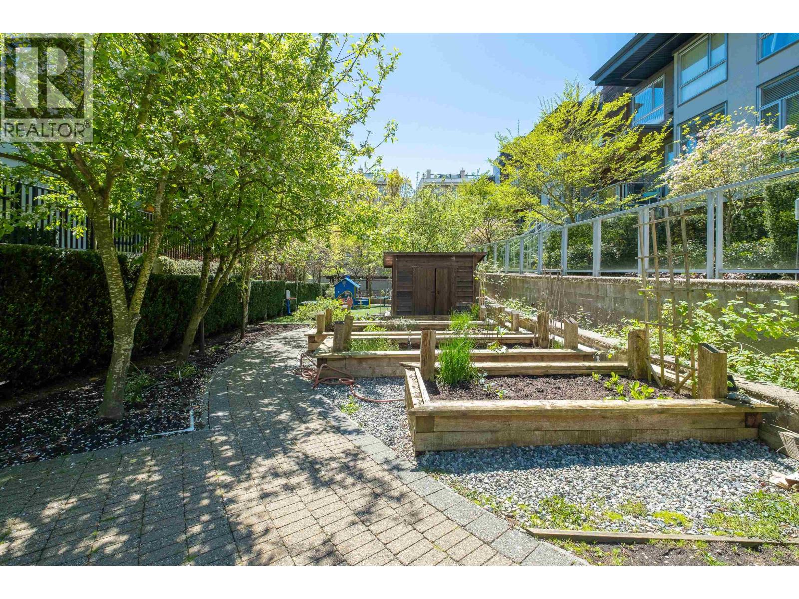 Photo 23 of 115 735 W 15th Street, North Vancouver BC