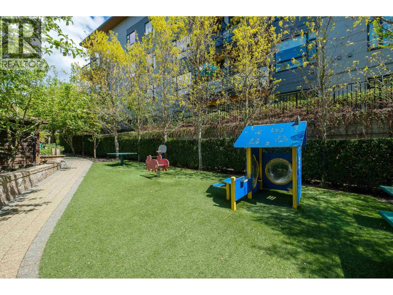 Photo 24 of 115 735 W 15th Street, North Vancouver BC