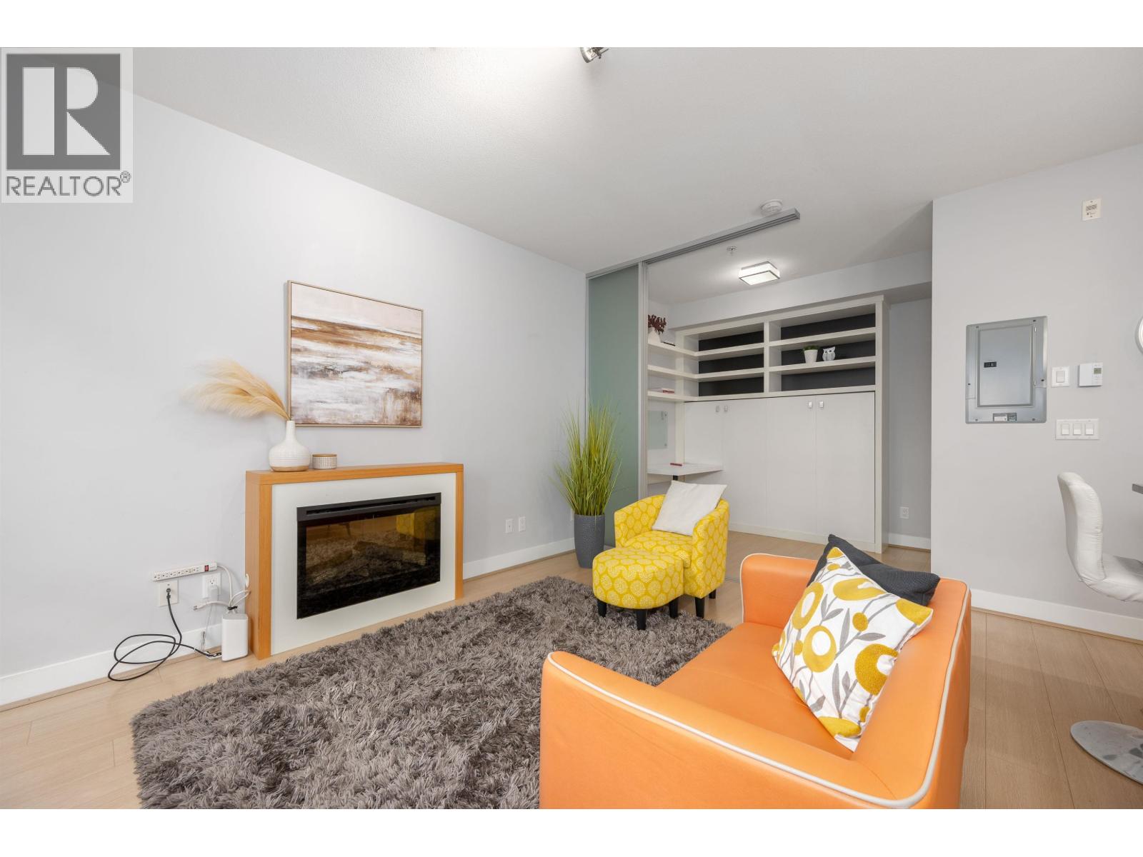 Photo 3 of 115 735 W 15th Street, North Vancouver BC