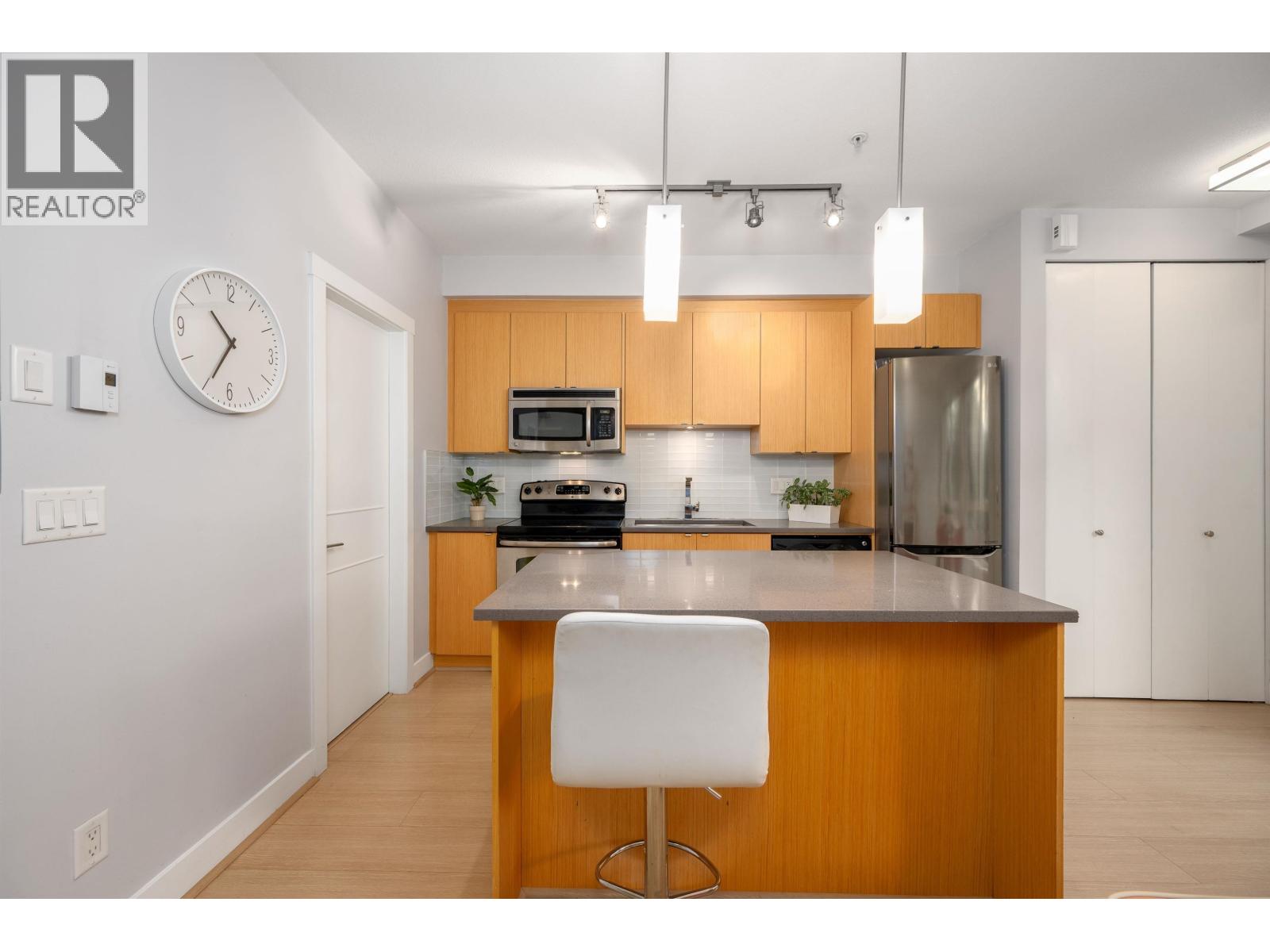 Photo 9 of 115 735 W 15th Street, North Vancouver BC