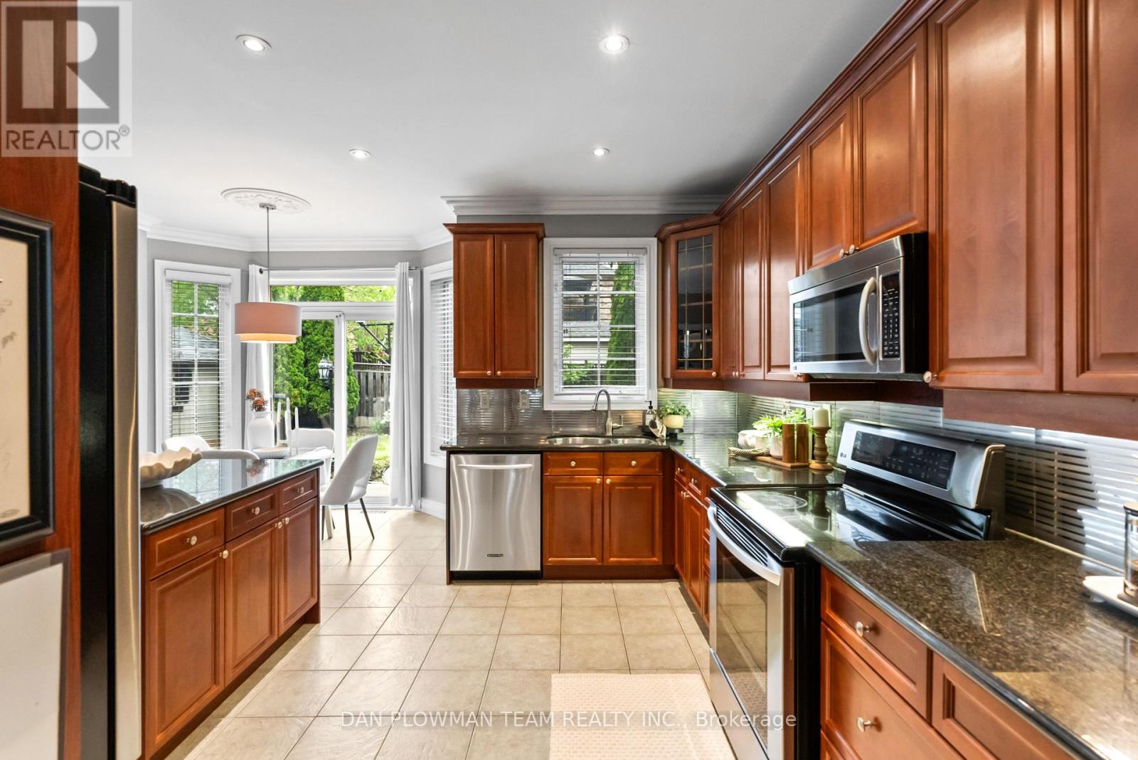 Photo 10 of 1071 Copperfield Drive, Oshawa ON