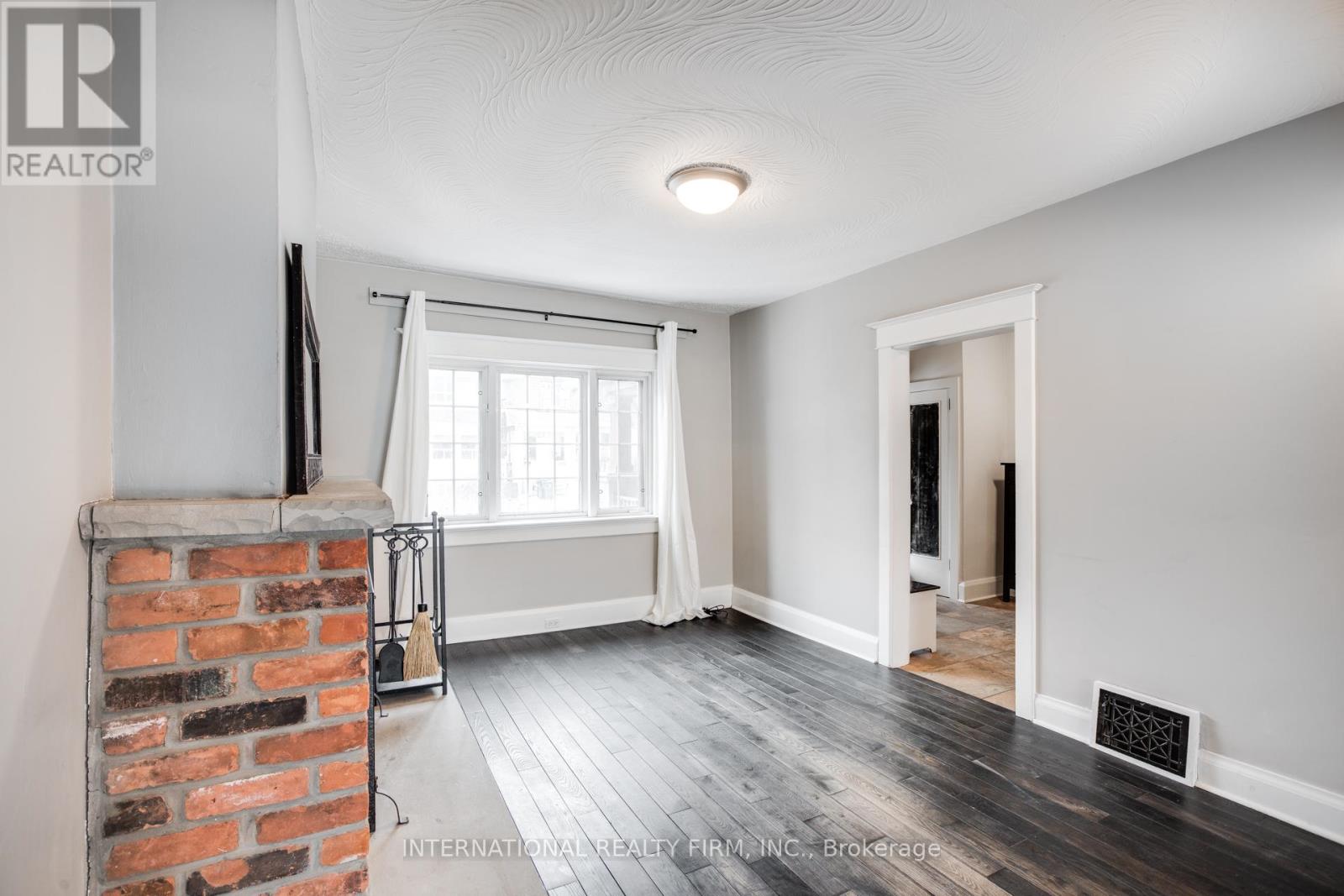 Photo 17 of 109 Monarch Park Avenue, Toronto ON