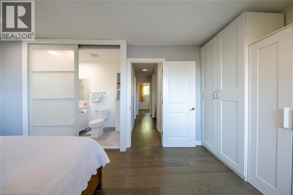Photo 33 of 56 Raleigh Court, Hamilton ON