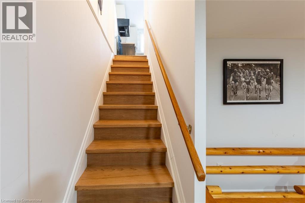 Photo 37 of 56 Raleigh Court, Hamilton ON