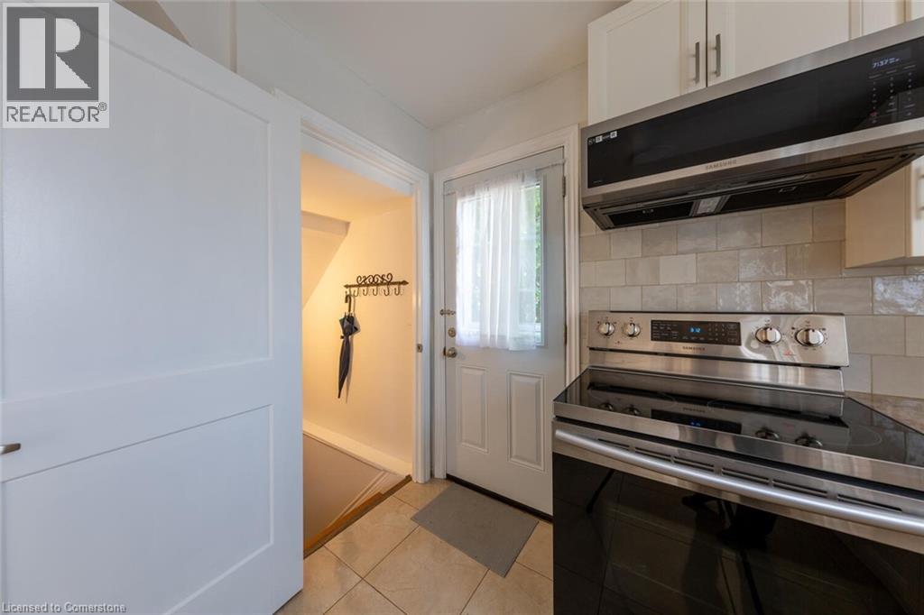 Photo 15 of 56 Raleigh Court, Hamilton ON