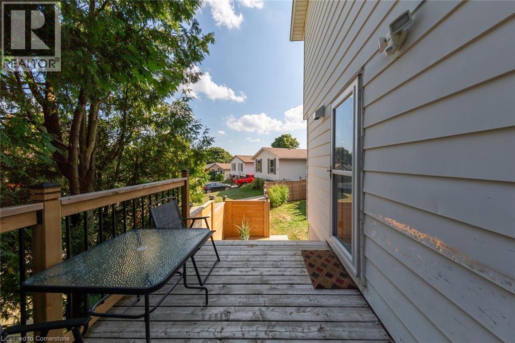 Photo 3 of 56 Raleigh Court, Hamilton ON