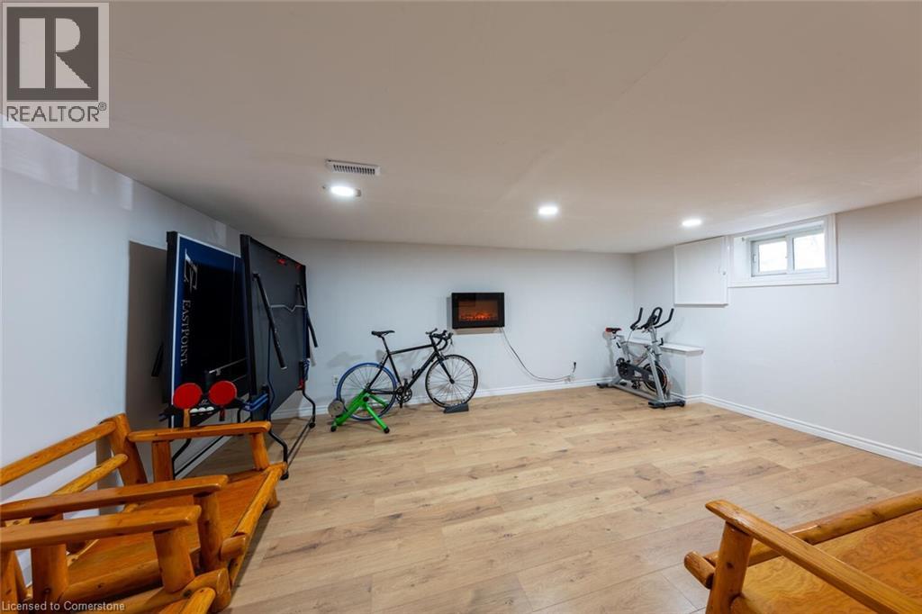 Photo 39 of 56 Raleigh Court, Hamilton ON