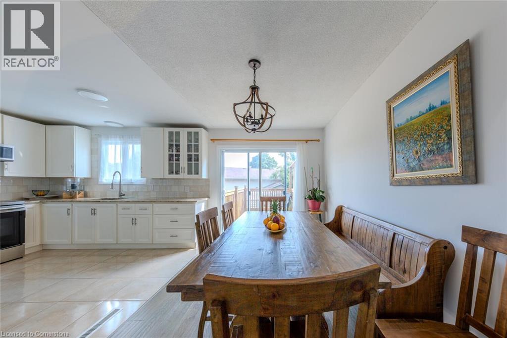 Photo 16 of 56 Raleigh Court, Hamilton ON