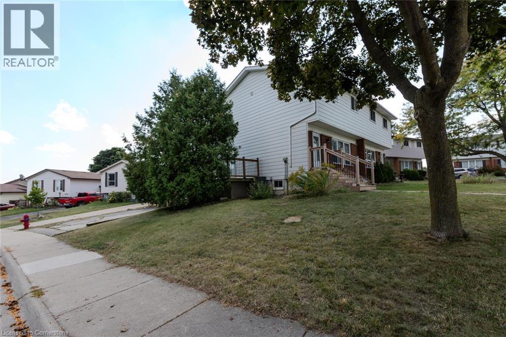 Photo 18 of 56 Raleigh Court, Hamilton ON