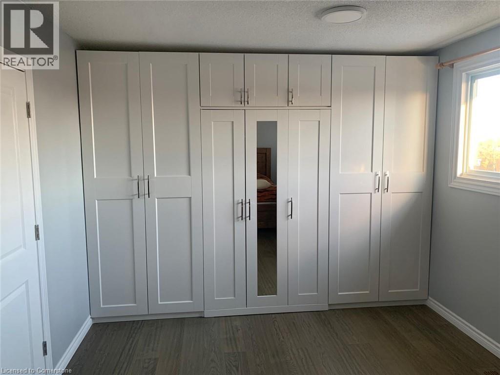 Photo 1 of 56 Raleigh Court, Hamilton ON