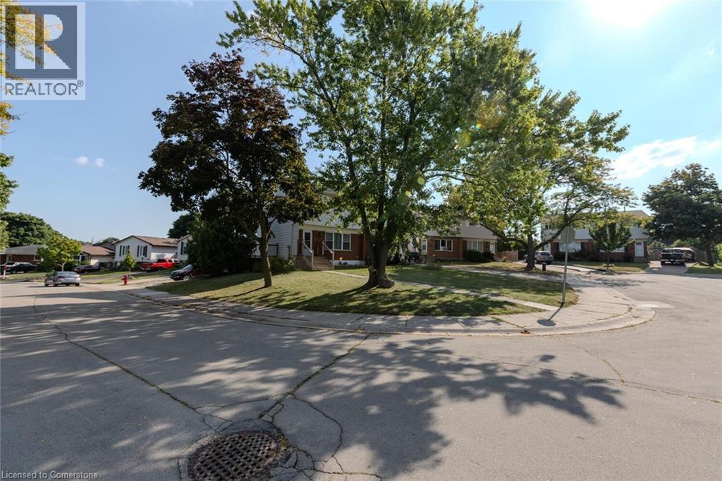 Photo 38 of 56 Raleigh Court, Hamilton ON