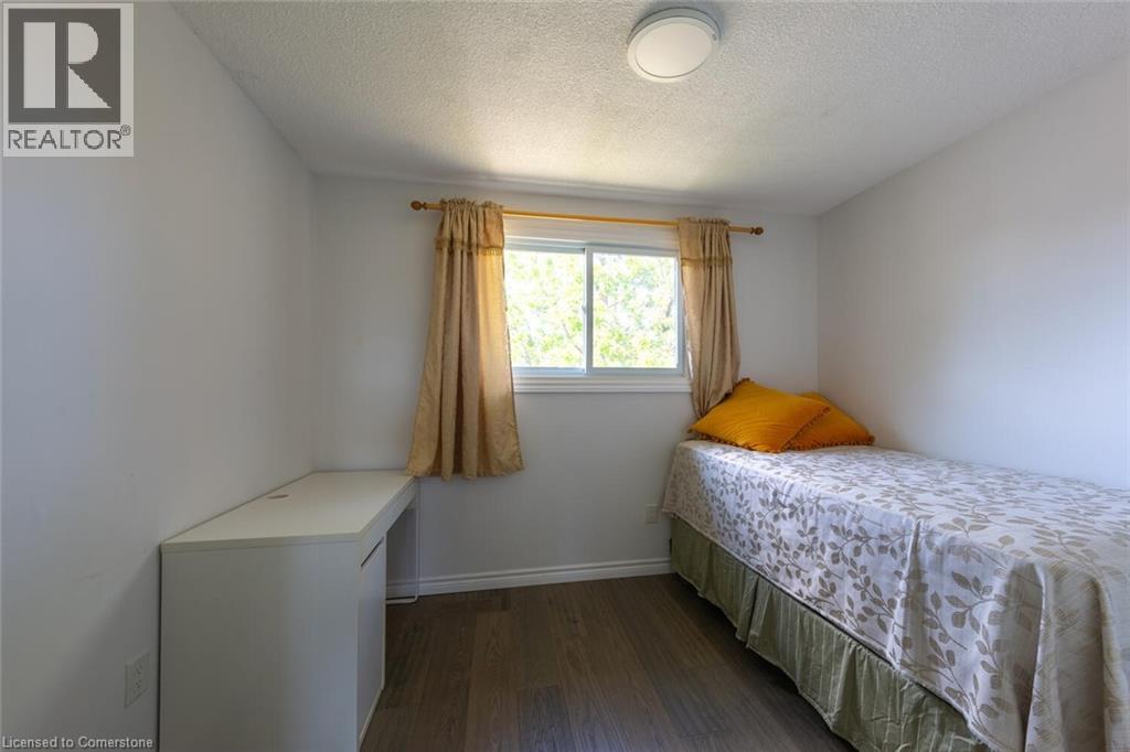 Photo 11 of 56 Raleigh Court, Hamilton ON