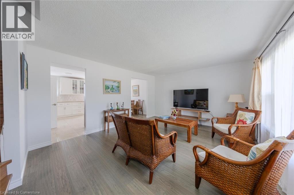 Photo 13 of 56 Raleigh Court, Hamilton ON