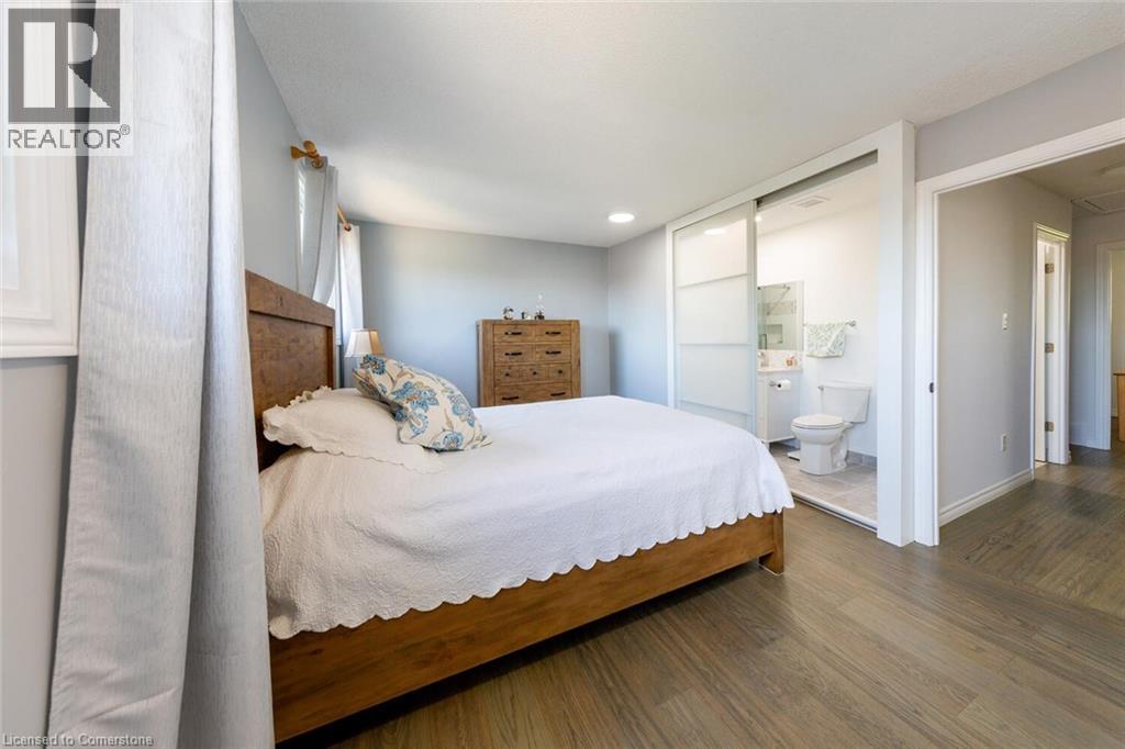 Photo 40 of 56 Raleigh Court, Hamilton ON