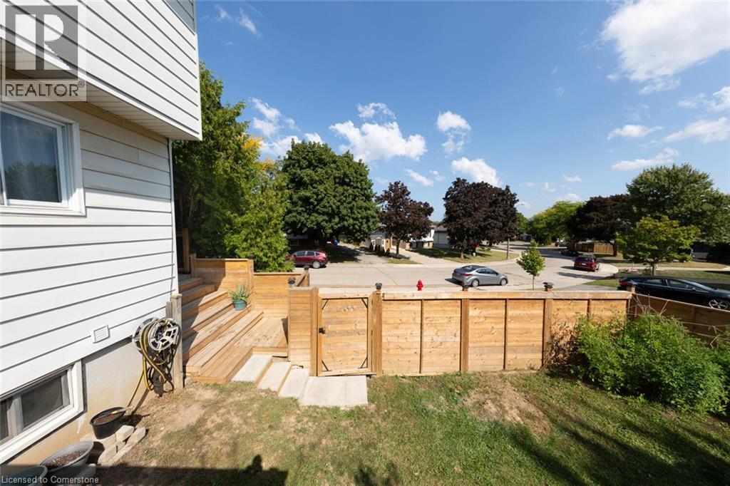Photo 8 of 56 Raleigh Court, Hamilton ON