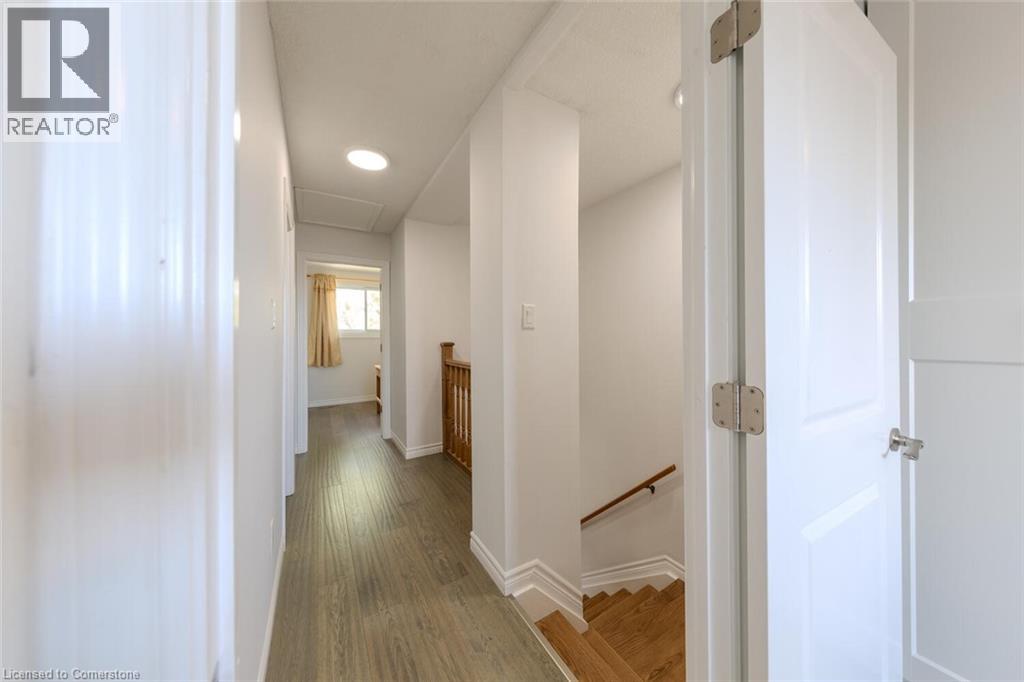 Photo 6 of 56 Raleigh Court, Hamilton ON