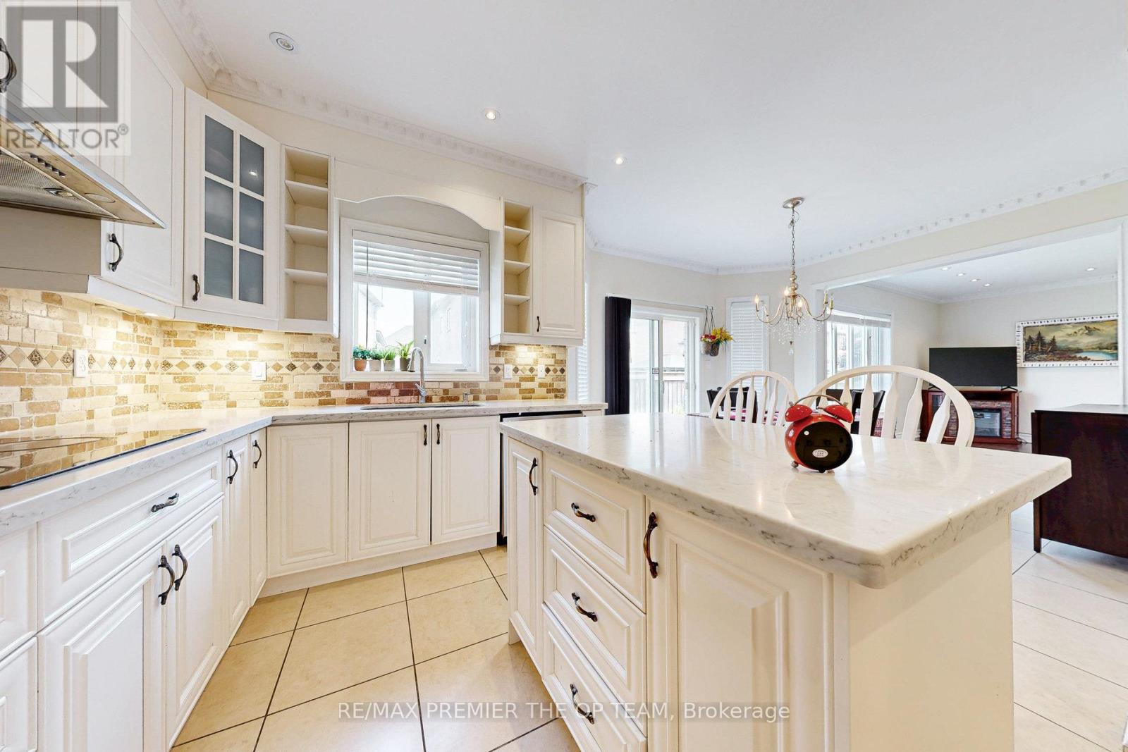 Photo 17 of 59 Rossi Drive, Vaughan ON
