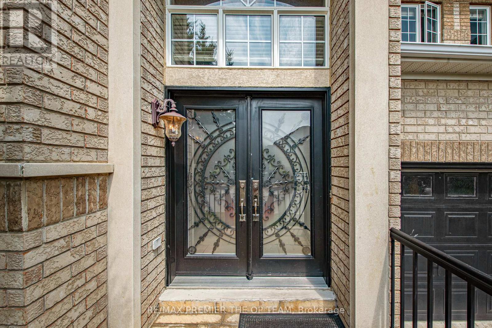 Photo 2 of 59 Rossi Drive, Vaughan ON