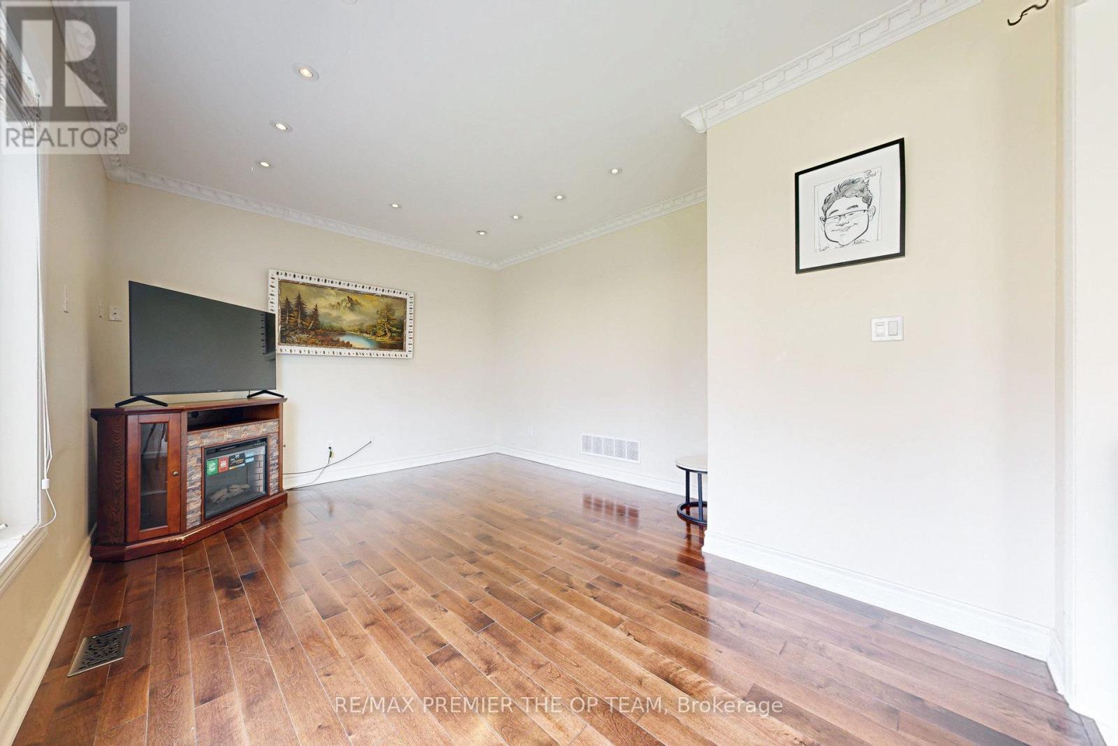Photo 22 of 59 Rossi Drive, Vaughan ON