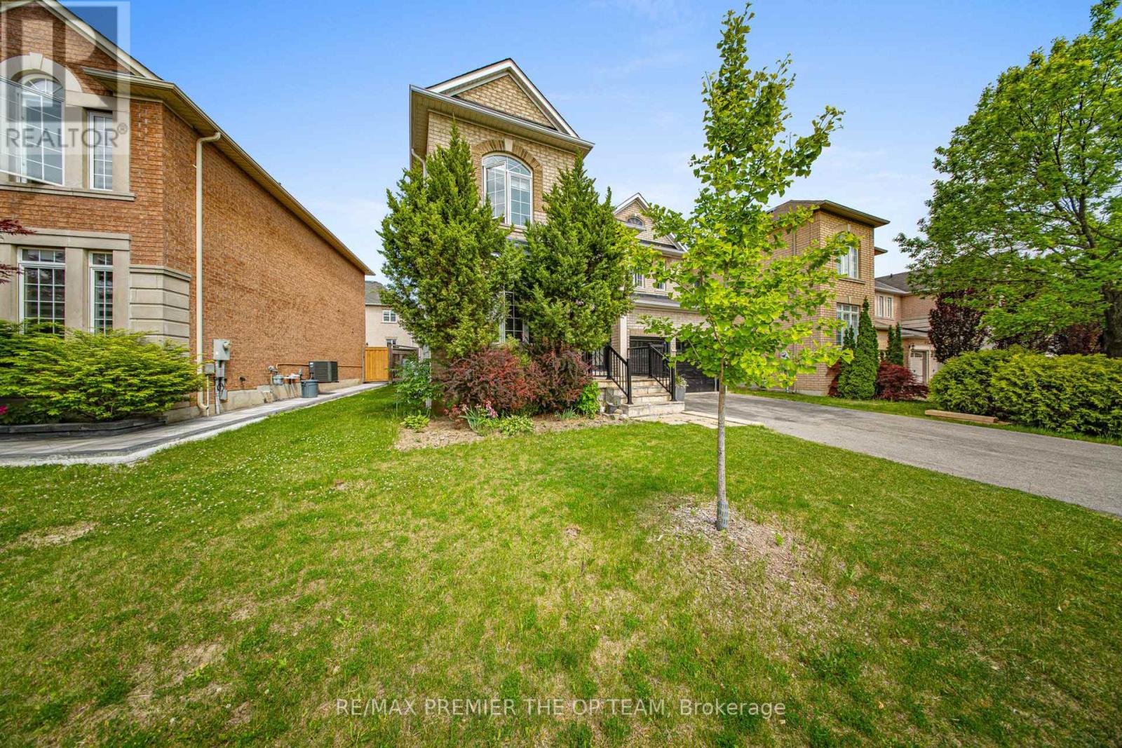 Photo 3 of 59 Rossi Drive, Vaughan ON