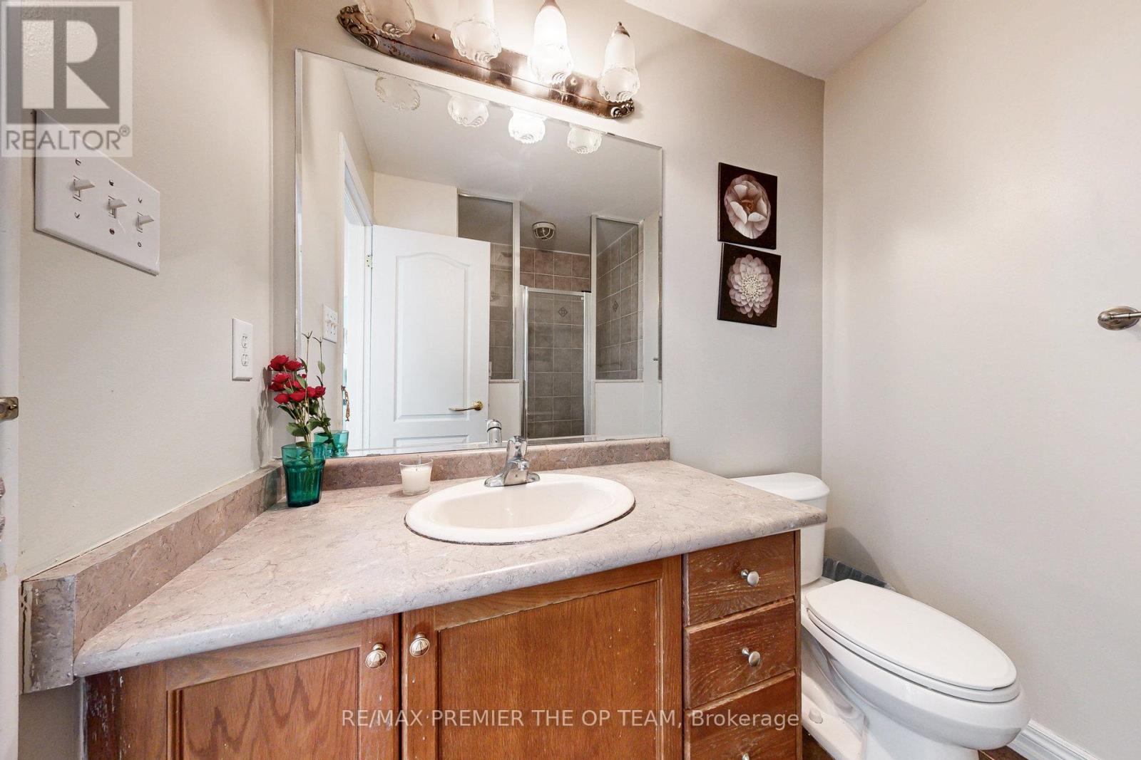 Photo 37 of 59 Rossi Drive, Vaughan ON