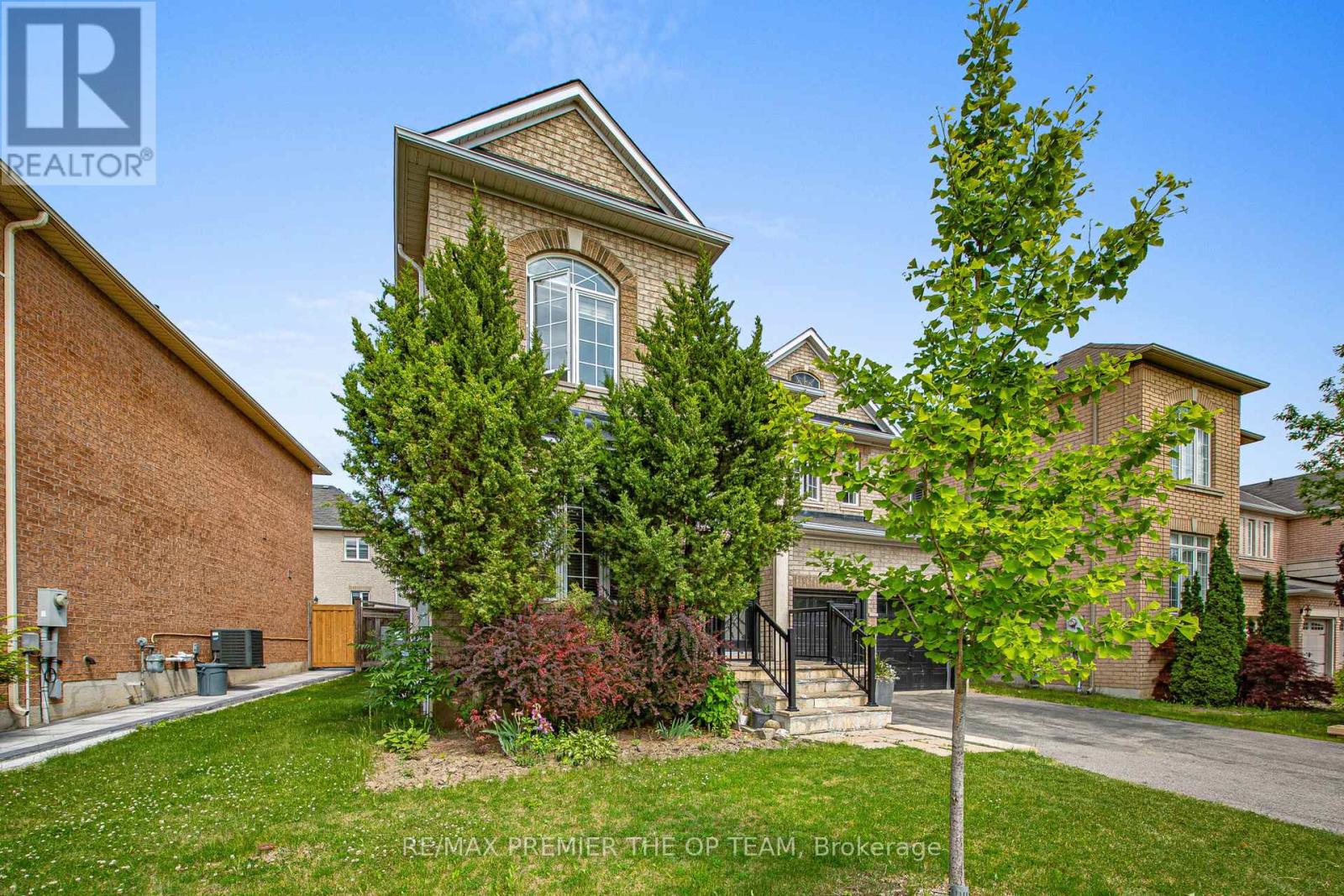 Photo 4 of 59 Rossi Drive, Vaughan ON
