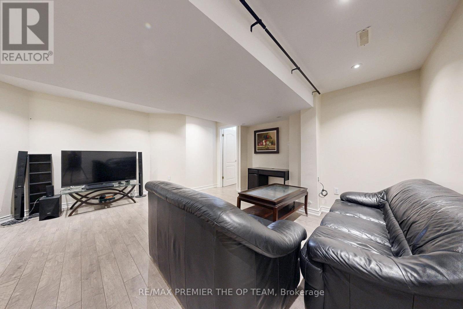 Photo 42 of 59 Rossi Drive, Vaughan ON