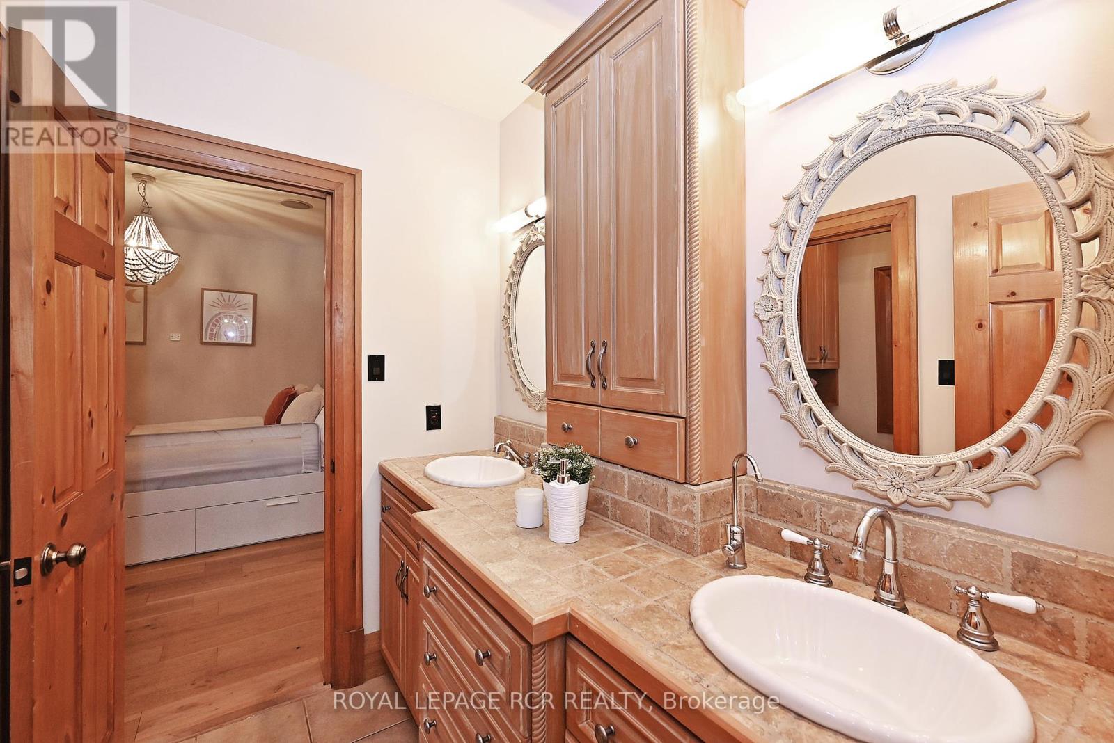 Photo 2 of 3327 9 Line, Bradford West Gwillimbury ON