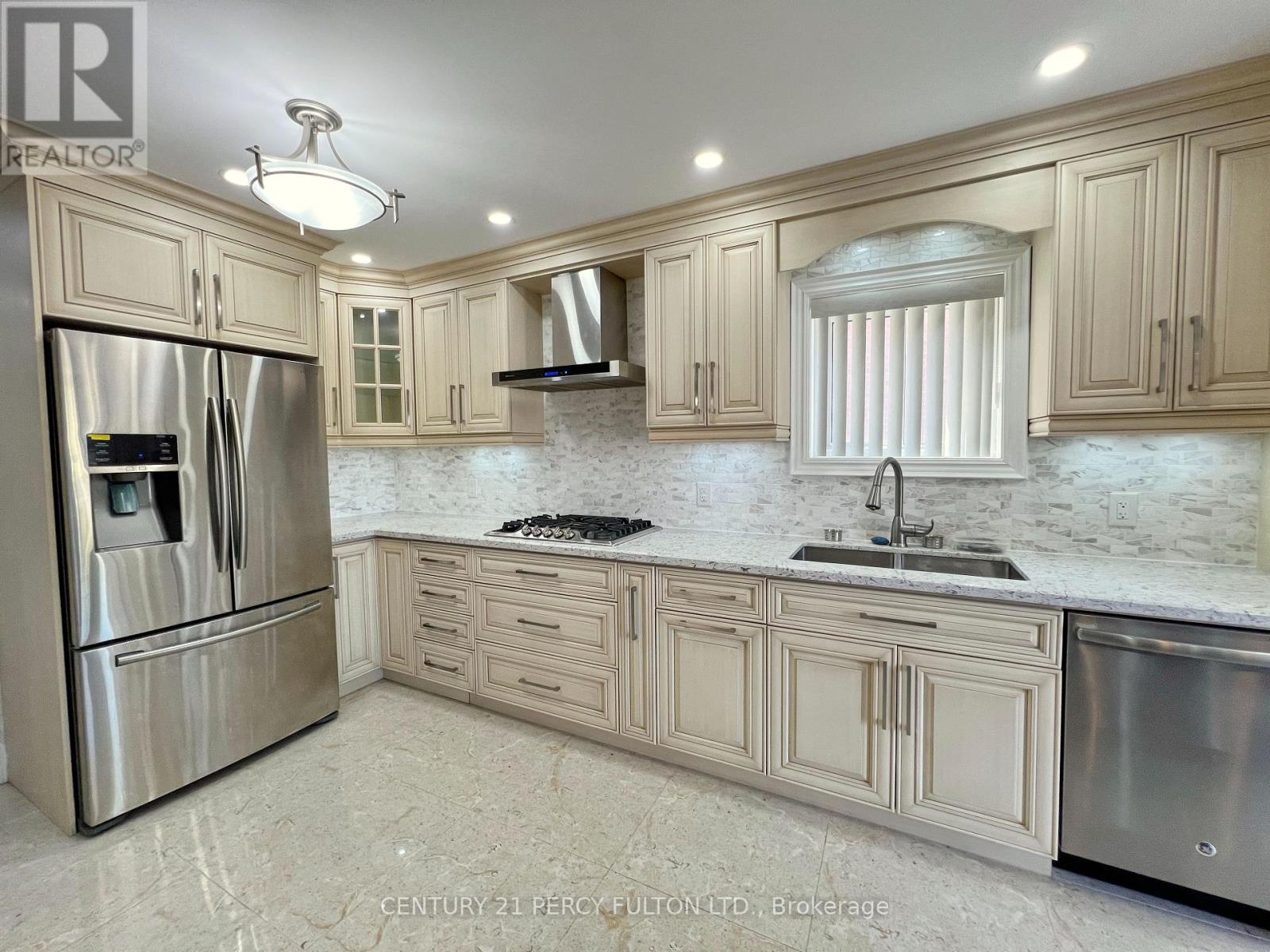 Photo 10 of Upper 63 Mindy Crescent, Markham ON