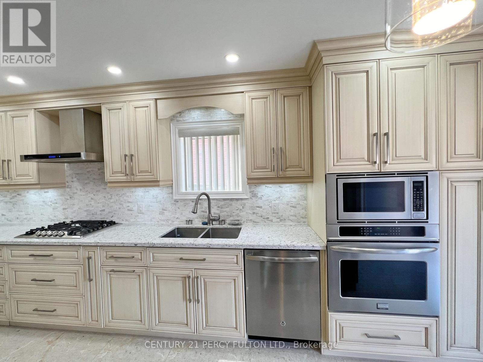 Photo 11 of Upper 63 Mindy Crescent, Markham ON