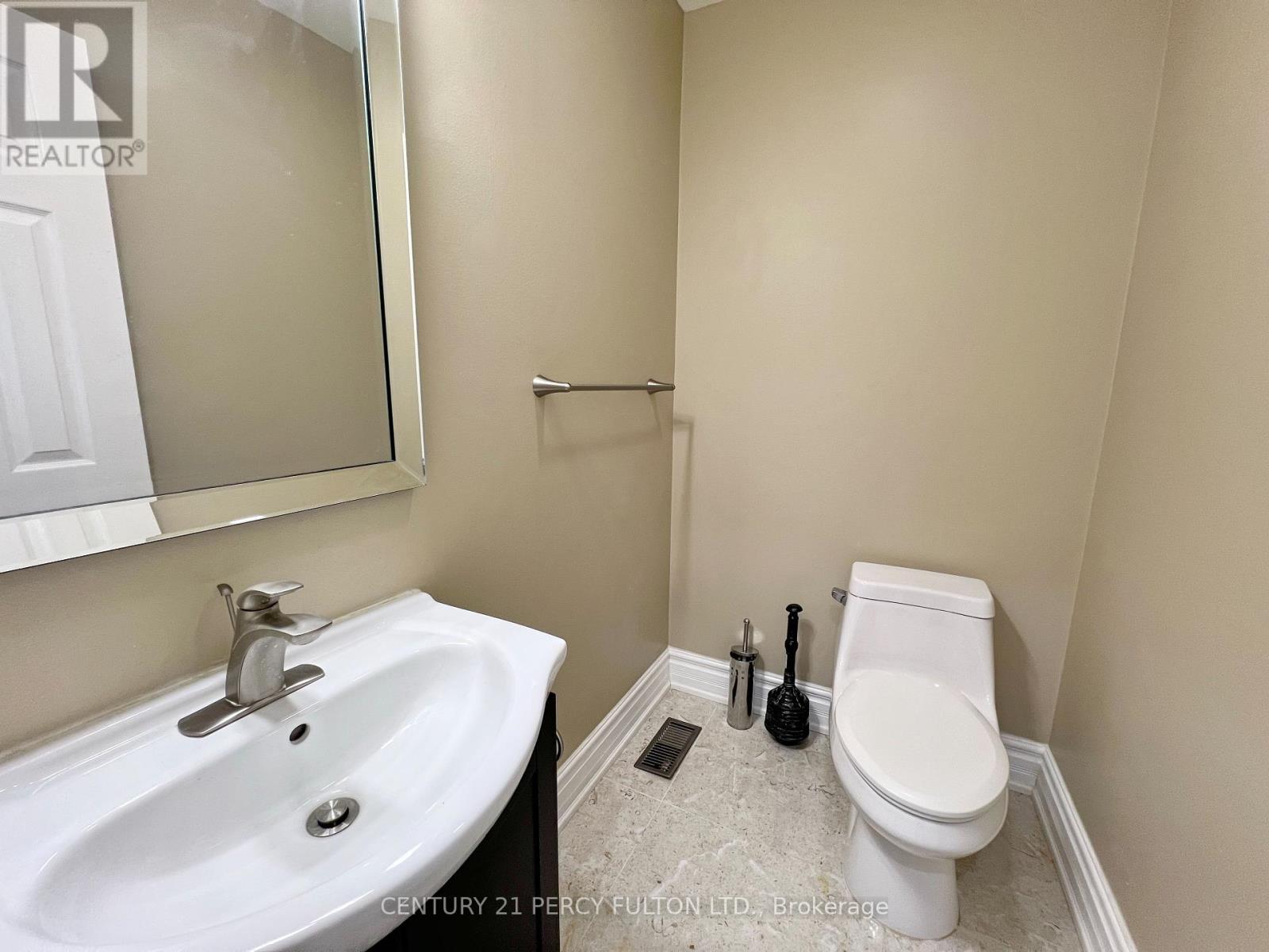 Photo 14 of Upper 63 Mindy Crescent, Markham ON
