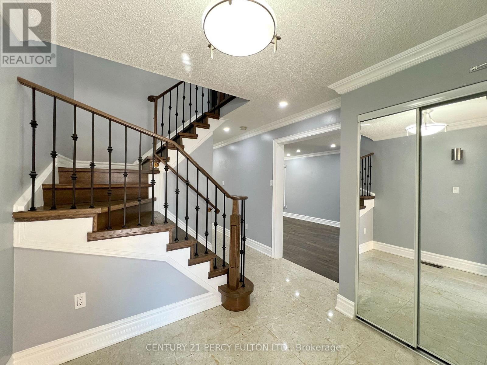 Photo 3 of Upper 63 Mindy Crescent, Markham ON