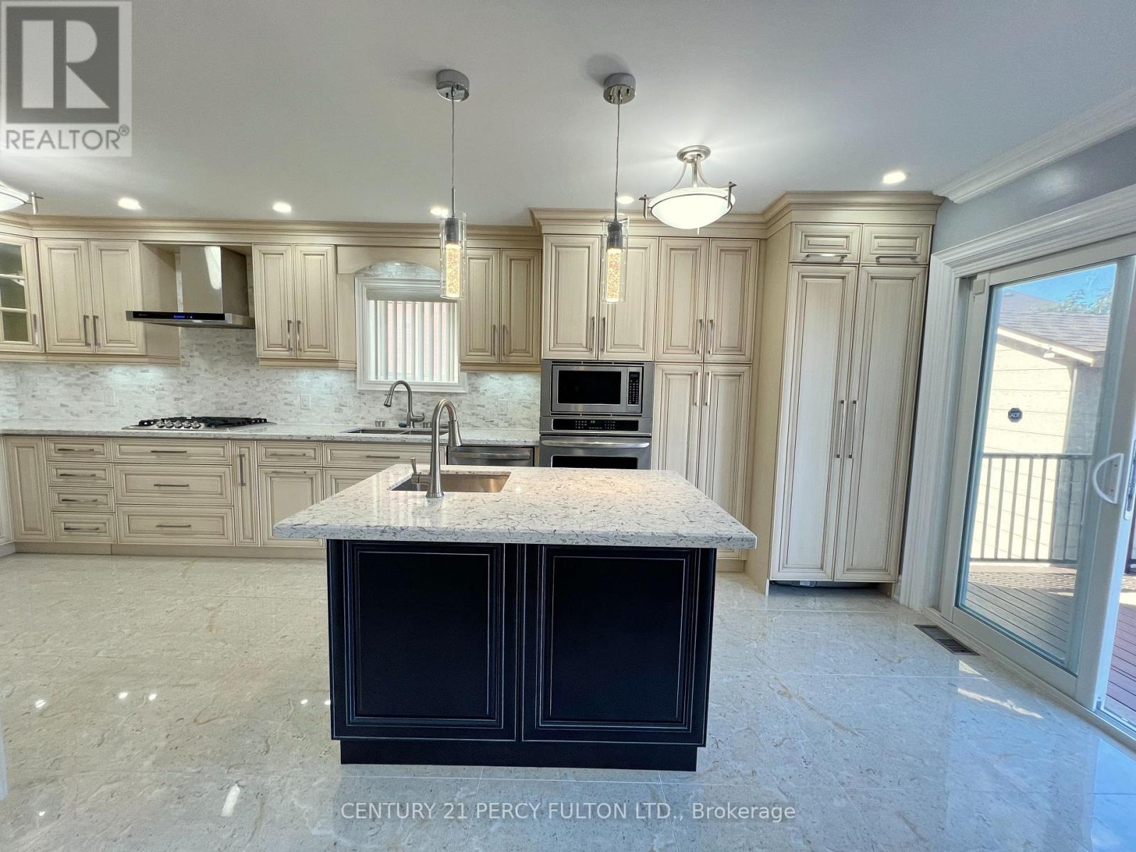 Photo 7 of Upper 63 Mindy Crescent, Markham ON