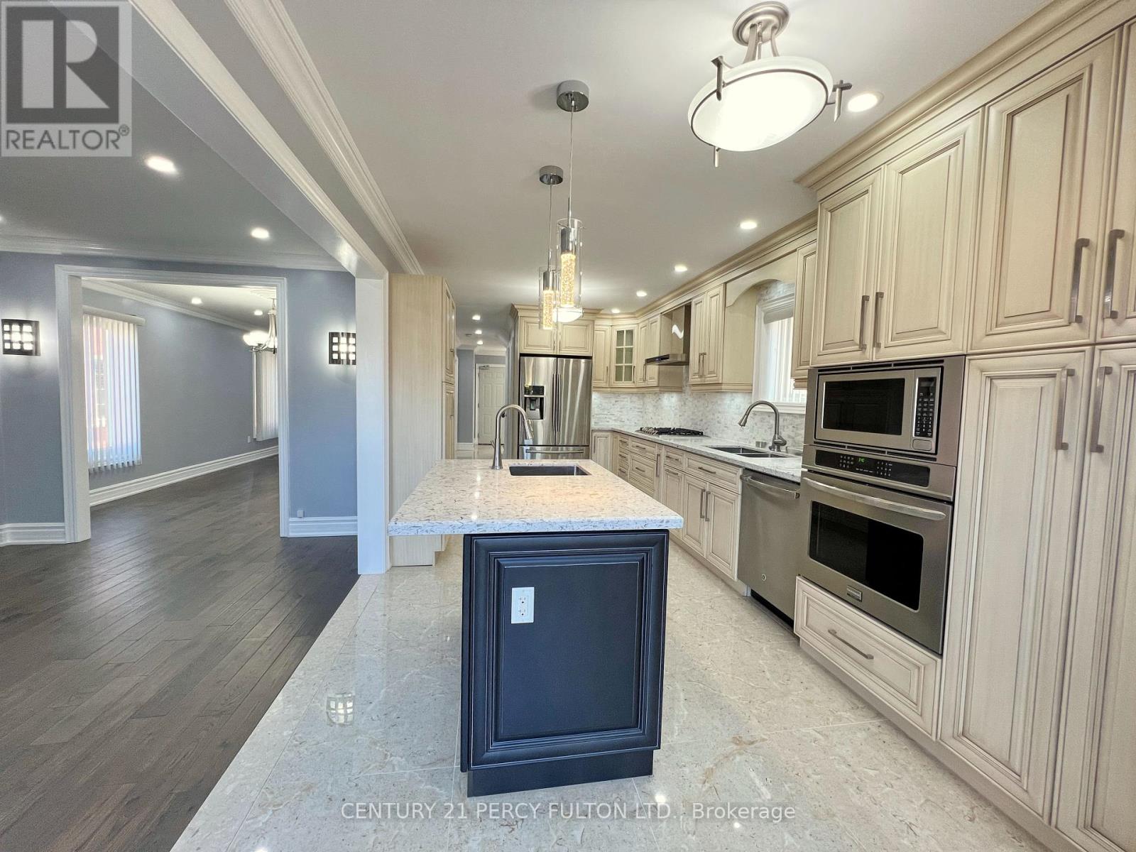 Photo 8 of Upper 63 Mindy Crescent, Markham ON