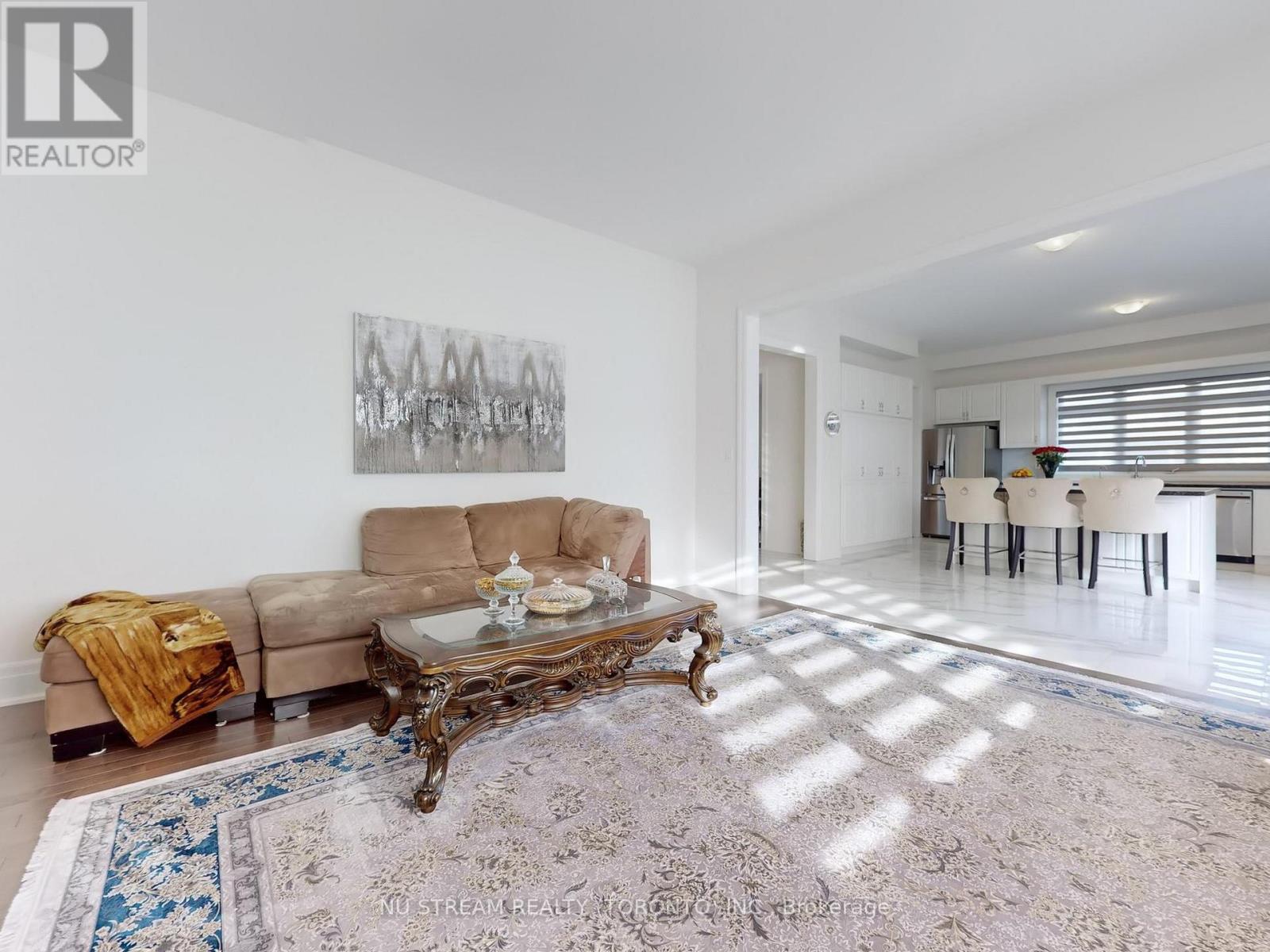 Photo 13 of 2 Pietrowski Drive, Georgina ON
