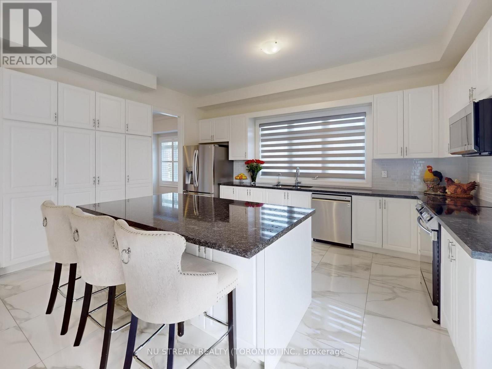 Photo 16 of 2 Pietrowski Drive, Georgina ON