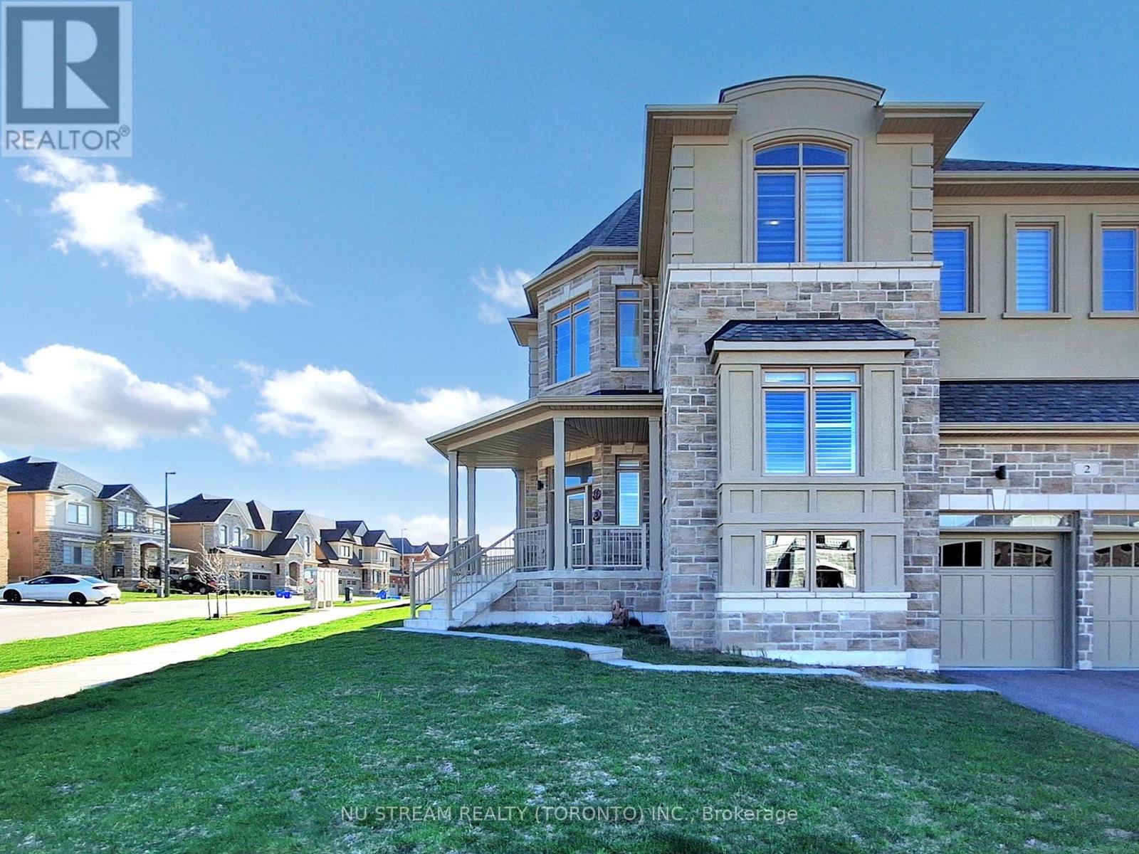 Photo 3 of 2 Pietrowski Drive, Georgina ON