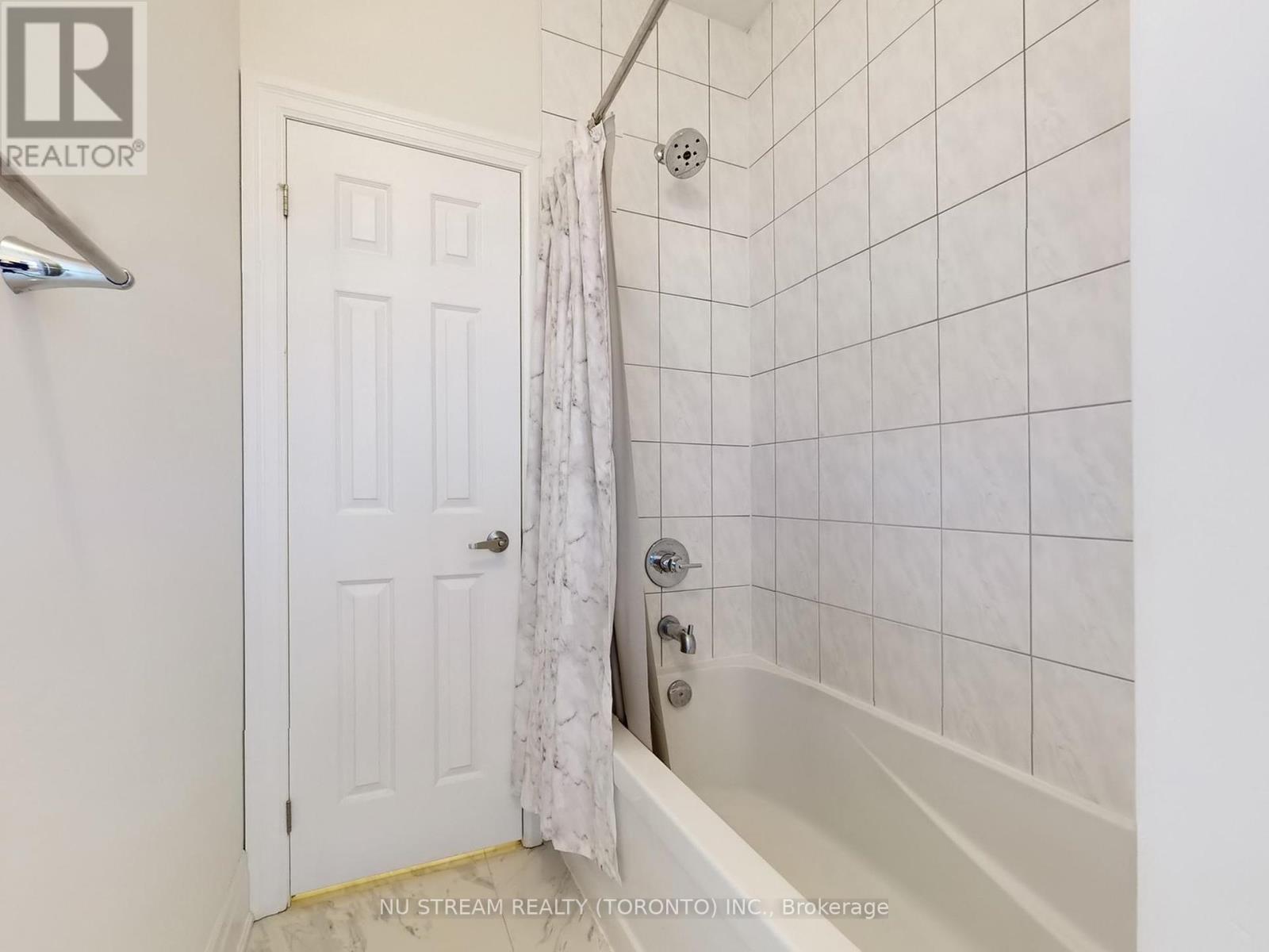 Photo 32 of 2 Pietrowski Drive, Georgina ON