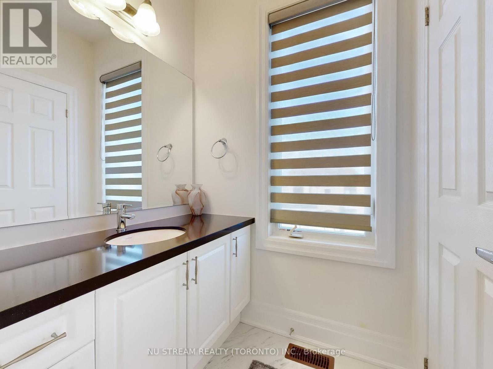 Photo 34 of 2 Pietrowski Drive, Georgina ON
