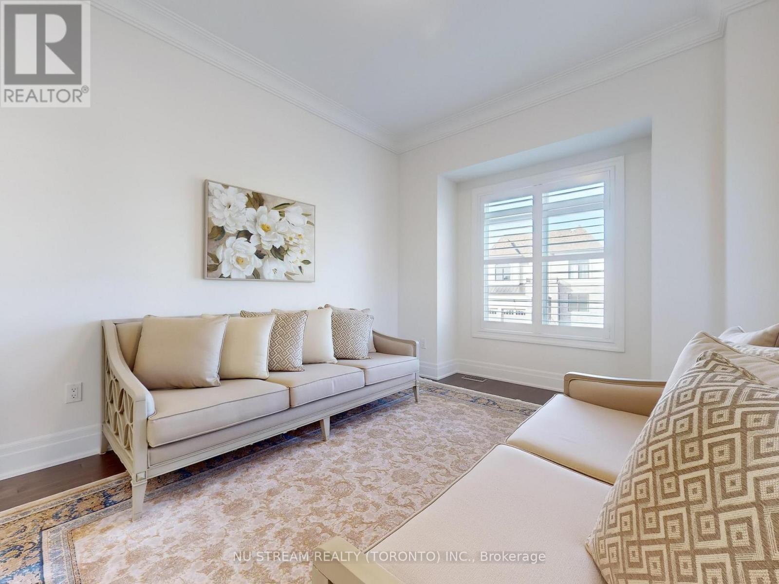 Photo 9 of 2 Pietrowski Drive, Georgina ON
