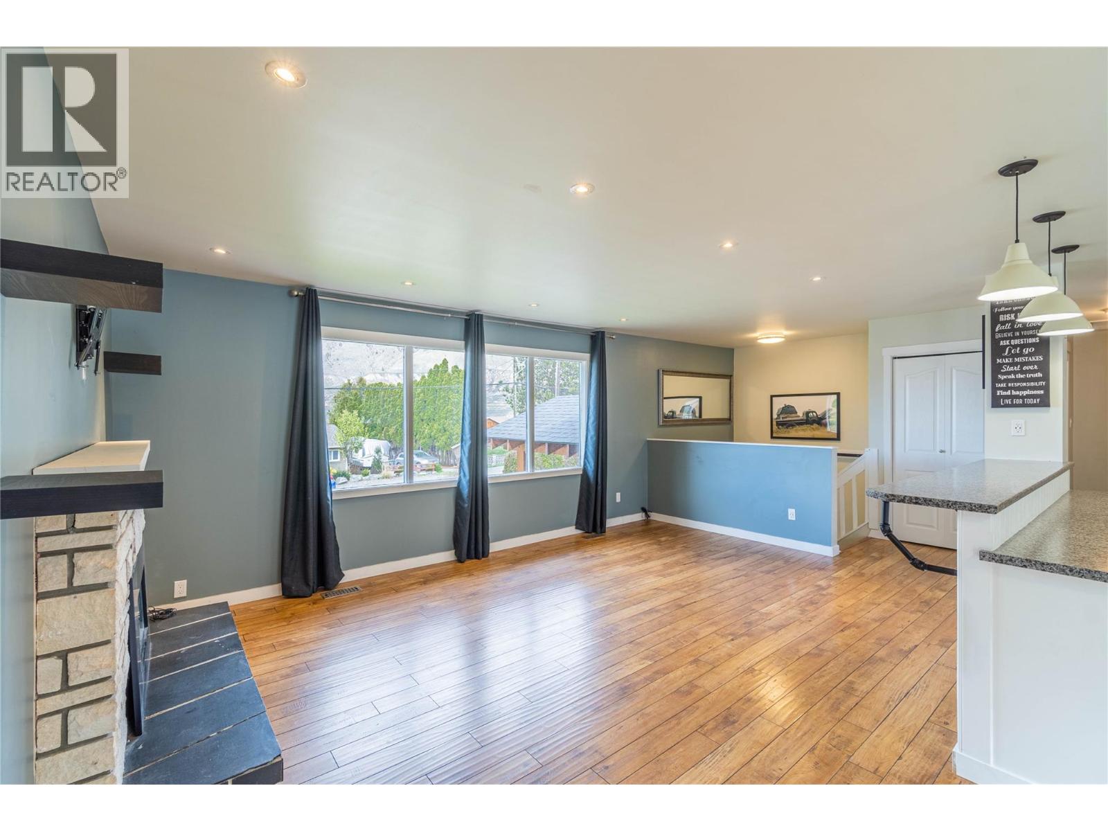 Photo 5 of 2125 Crescent Drive, Kamloops BC