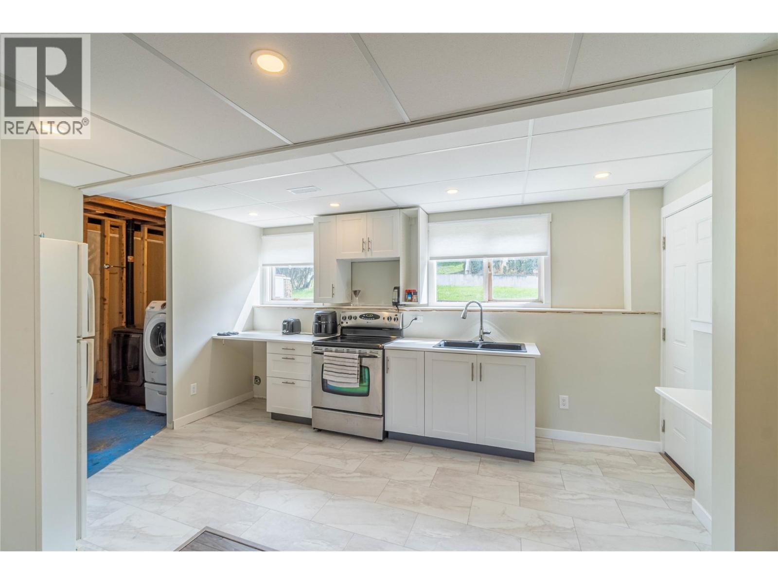 Photo 14 of 2125 Crescent Drive, Kamloops BC