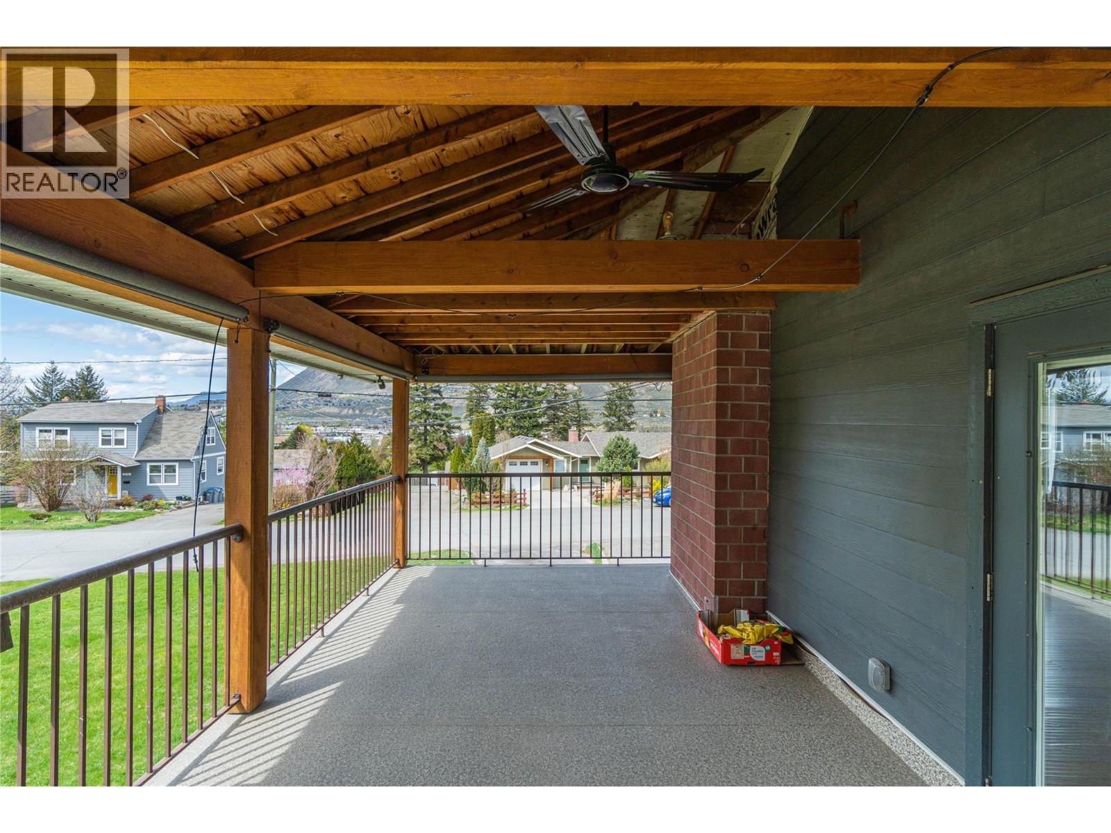 Photo 4 of 2125 Crescent Drive, Kamloops BC