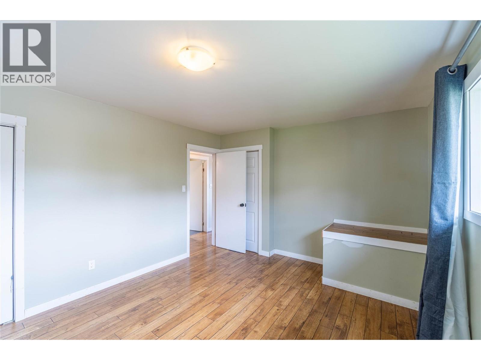 Photo 8 of 2125 Crescent Drive, Kamloops BC